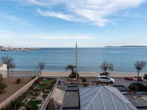 Le Lavandou, Location studio cabine pour 3 personnes, face mer - FR-1-803-15