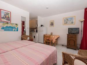 Studio + cabine, 4 pers. avec clim et parking, Le Lavandou - FR-1-803-49