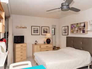 Lavandou: Studio climatisé, terrasse, proche plage, 2 pers. - Pas d'animaux, sans parking - FR-1-803-43