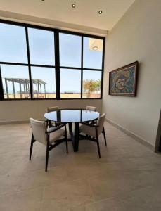 NEW Luxury 2BR King Bed, Gym, & Pool in the heart of Santo Domingo