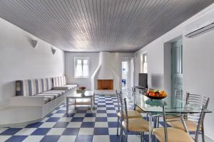 Ocean Villa in Paros