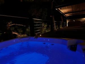 Majestic Residence with views of the lake and woods!