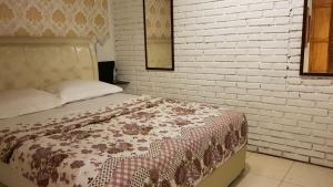 Phòng Ngủ Tập Thể Cho Cả Nam Và Nữ (Mixed Dormitory Room)