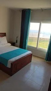 شاليه Do1 ثلاث غرف مكيف بالكامل 2حمام للايجار بمطروح قرية لونج ايلند كورنيش روميل "family" - Marsa Matruh