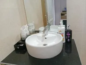 Khách Sạn 20-10 - Ðá Lòn