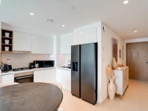 Luxury 2BR Burj Khalifa Views 5Min Walk Dubai Mall