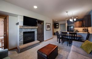 Zephyr Mountain Lodge Premium-Rated 2516