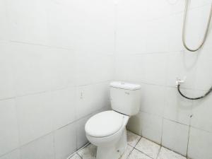 RedDoorz Syariah near RS Siti Khodijah Sepanjang