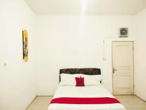 RedDoorz Syariah near RS Siti Khodijah Sepanjang - Sepanjang