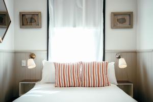 Double Room with Private Bathroom room in Cremorne Point Manor