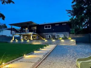 2BR Family Retreat - Play Area, Patio & Mini Golf - Lynden