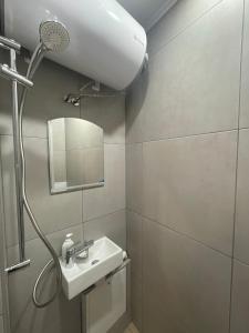 Top Center 2-BR Apartment with lovely Outdoor Area