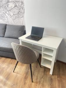 Top Center 2-BR Apartment with lovely Outdoor Area