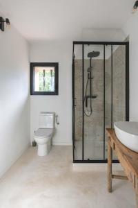 Villas Villa Privee au Coeur du Luberon - Piscine Jardin : photos des chambres
