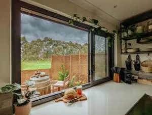 Welcome to Vineside - Witchcliffe