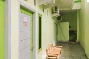 RedDoorz Syariah at Shakira Alesha Enggal