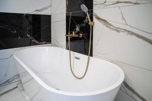 Deluxe Double Room with Bath room in Hotel Lantier
