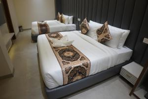 Hotel Moon Inn JUST 2 MIN WALK FROM GOLDEN TEMPLE & JALLIANWALA BAGH