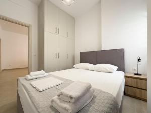 Glenvar Heights I2 90 sqm cozy apt in Paleo Faliro