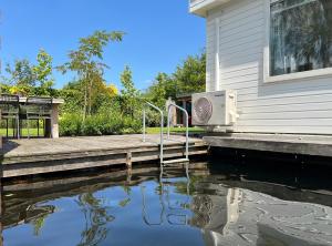 New- Private Cosy Houseboat, on a lake near Amsterdam