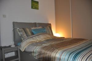 250 lake waterfront holiday apartment with garden