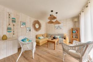 Maisons de vacances Maison pour 8 avec piscine 500m de la plage : photos des chambres