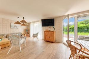 Maisons de vacances Maison pour 8 avec piscine 500m de la plage : photos des chambres