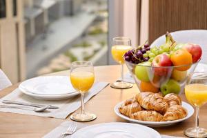 Luxury DIFC 1BR Near Dubai Mall, Burj Khalifa with Skyline Views