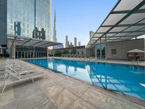 Luxury DIFC 1BR Near Dubai Mall, Burj Khalifa with Skyline Views