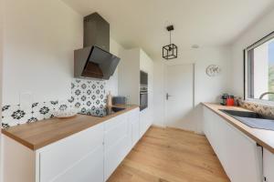 Maison neuve pour 8, 800m des plages