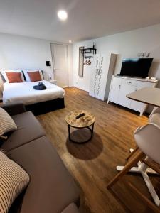 Appartements Studio proche gare et Versailles 4 min a pied train vers Paris : photos des chambres