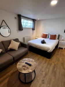 Appartements Studio proche gare et Versailles 4 min a pied train vers Paris : photos des chambres