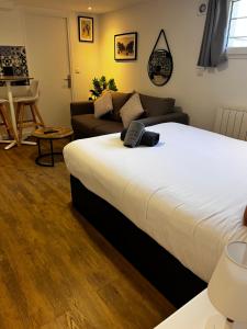 Appartements Studio proche gare et Versailles 4 min a pied train vers Paris : photos des chambres