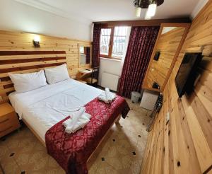 Economy Double Room - Basement Floor room in Marmara Guesthouse