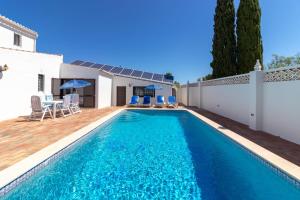 4 Bed Villa, Pool & Tennis Court in Carvoeiro