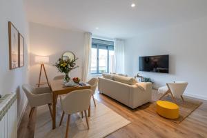 Avenida de San Luis 25, Design and comfort in the true style of Madrid, Book your getaway now!