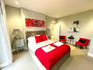 Thorndale - Luxury Coastal Home - Hot Tub , Cinema & Games Room