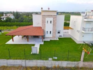 Mythic Villa #4 - Mesimérion