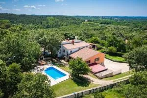 Casa Ana Tripari - Majkusi