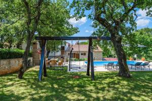 Casa Ana Tripari by Briskva