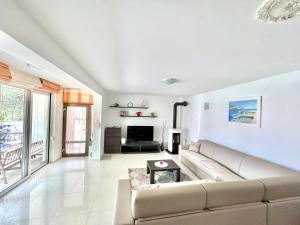 Delux 4 Stars Apartment Ariadne - 1 Min from Beach 
