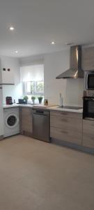 Chez Camille appartement spacieux 75m2 climatisation wifi parking terrasse et cour privative a 50 m de la plage