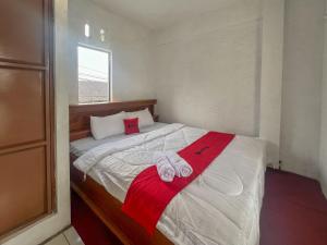 RedDoorz Syariah at Jalan Dieng 4