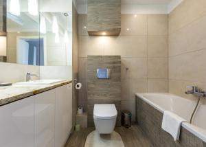 Brzeźno Homely Apartment by BookingHost