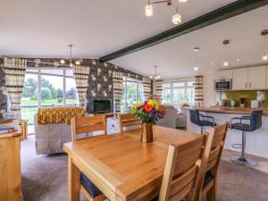 Owls Retreat, Lodge 11