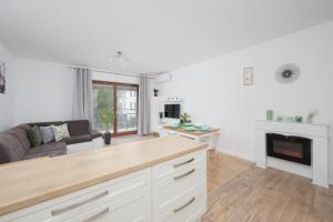 Klimatyzowany Apartament z Parkingiem w Stolicy by Noclegi Renters