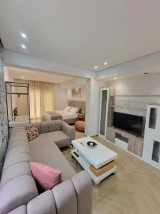 luxury studio's J&M - Gjashtë