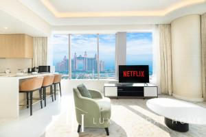 LUX Iconic Views at The Palm Tower Suite 4 - 4-star hotels in Dubai