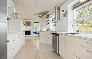 3 Bedroom Beautiful Home In Roslev