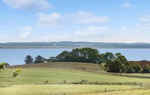 3 Bedroom Beautiful Home In Roslev